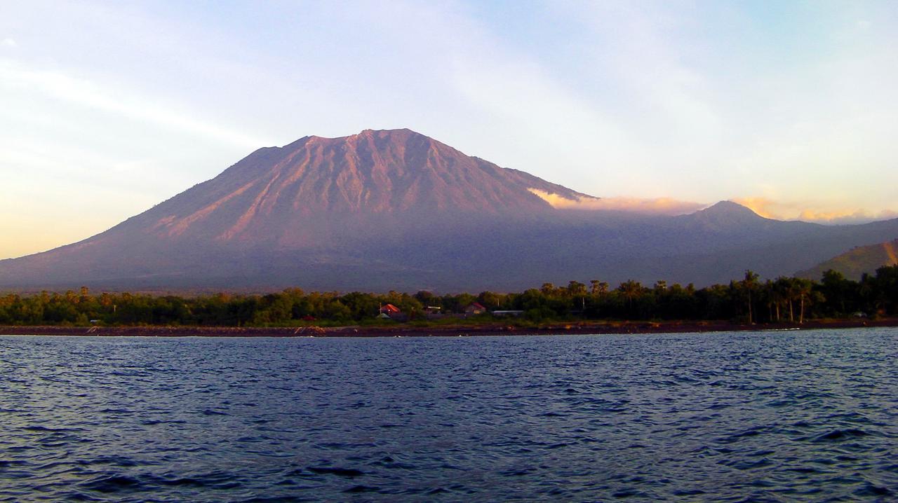 Hotel Bali Umah Tinjung Tulamben Esterno foto